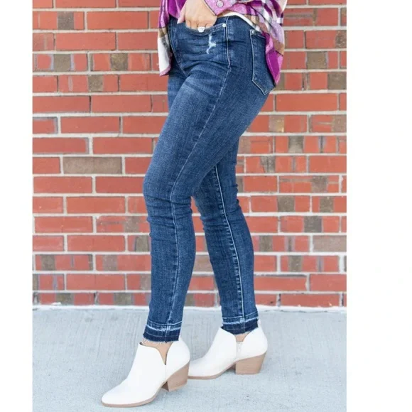 Judy Blue Tummy Control Jeans - 18W - Picture 2 of 8